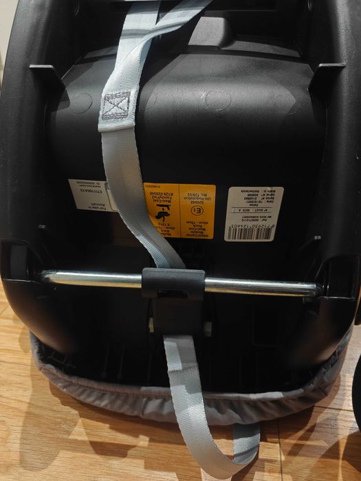 maxi cosi rock nomad grey i size + подложка за новородено