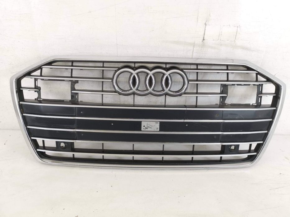 Ауди А6 / Audi A6 [ - ] Оригинална повредена предна решетка на радиато