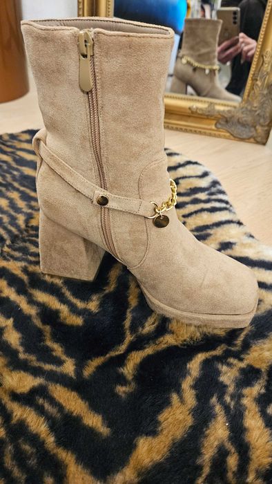 Боти в Бежов цвят велур