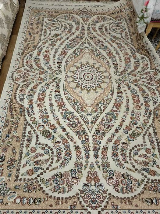 Новый красивый ковер