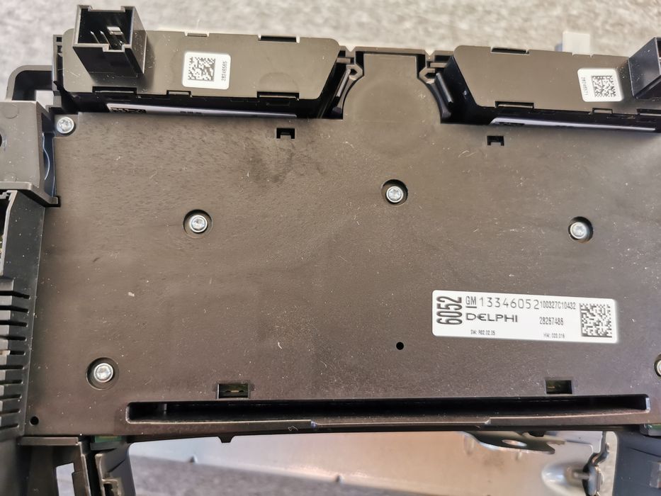 Placa CD completă și afișajul pt opel astra J