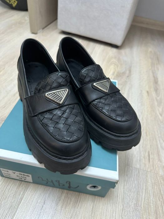 Продаю женские туфли