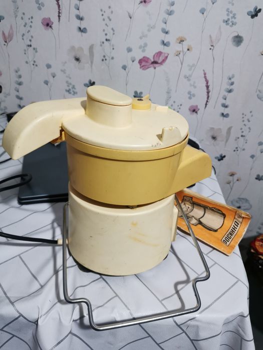 Электрическая соковыжималка-овощерезка,мороженница,блендер,мех.миксер