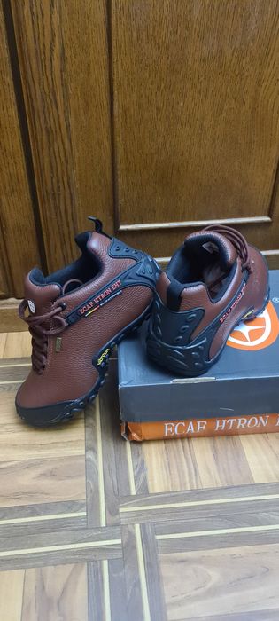 Продам кожаные кроссовки.