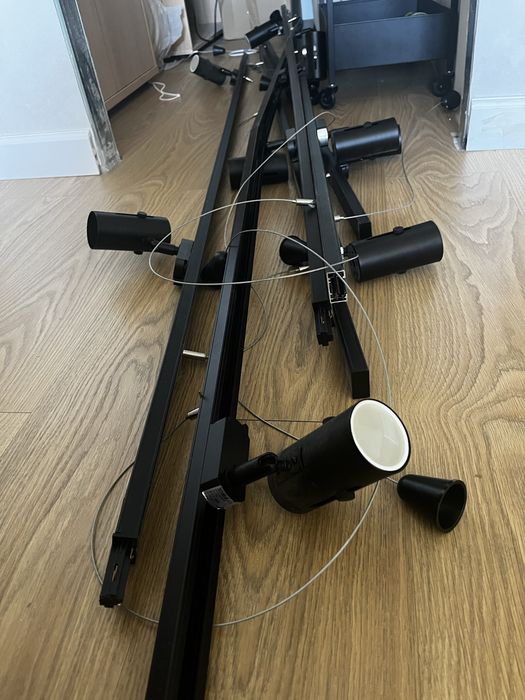 Треки со светильниками