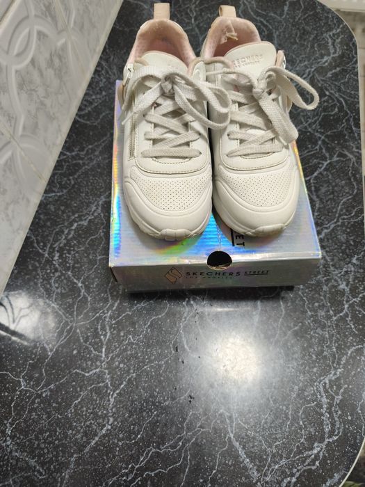 Adidasi Skechers .Tenesi converse all stars