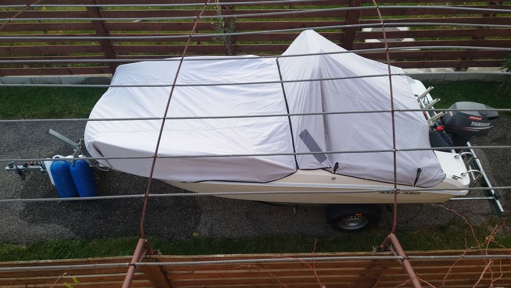 Vând barcă Remus 450 cu periodic și motor 2 timpi 30cp Yamaha