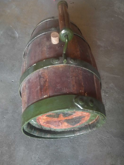 Красиво дървено буре