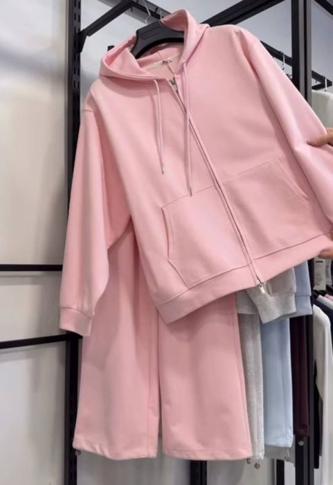 Спортивные костюм