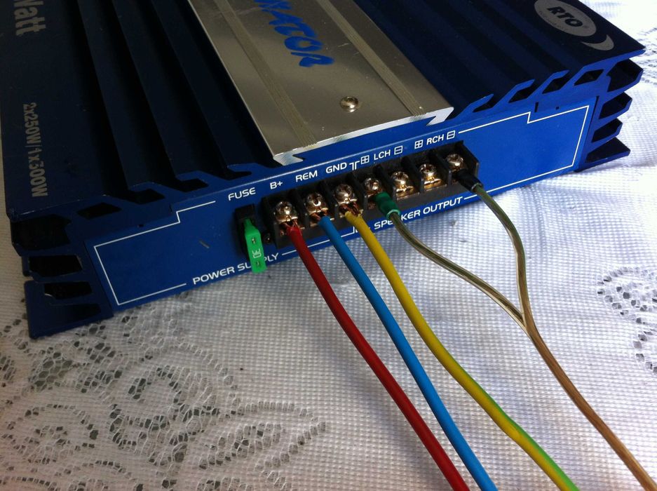 Amplificator Terminator max500W /Blaupunkt max400W/Sig.ANL 100A statie