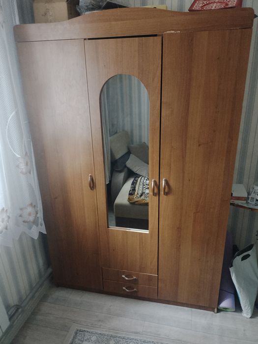 Продам шкаф трёхдверный