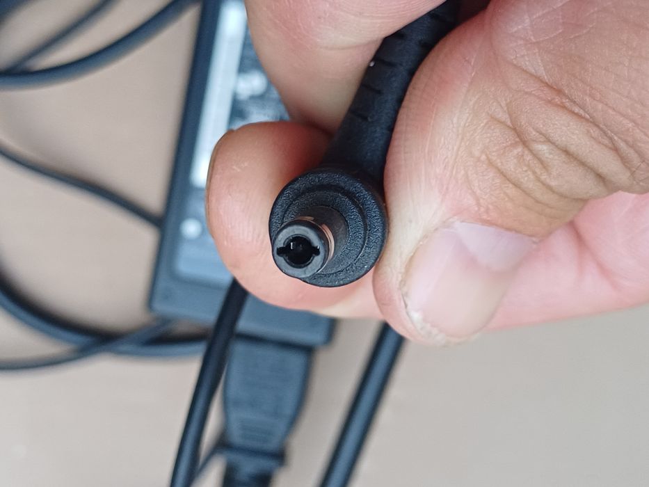 Incarcator alimentator laptop  Asus 19v 3 42A
Este testat
Este testat