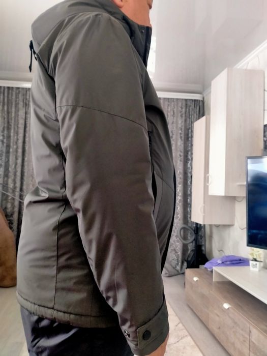 Продам куртку-ветровку