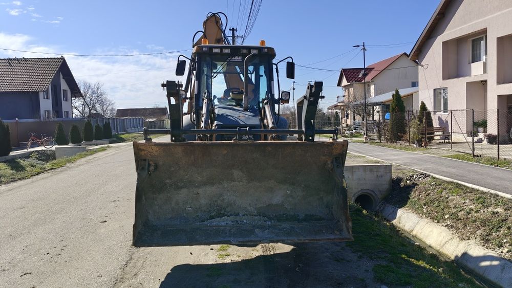 Inchiriez Buldoexcavator Case 590sr