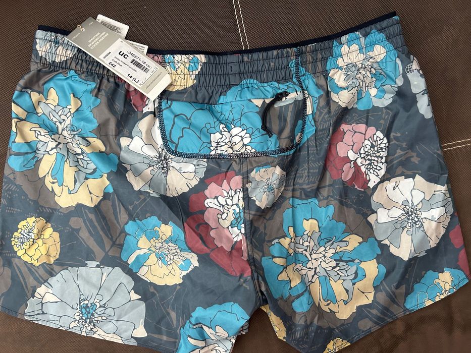 Спортни шорти / къси панталони/ Adidas, закупени от Англия