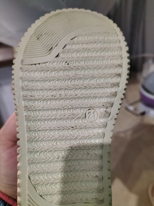 Продам ботиночки на девочку 1,5-2,5 года