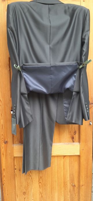 Вечерний костюм продам.