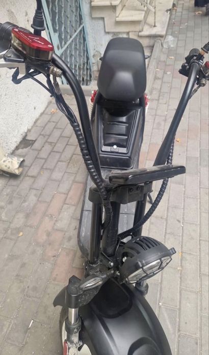 Електрически скутер тип чопър