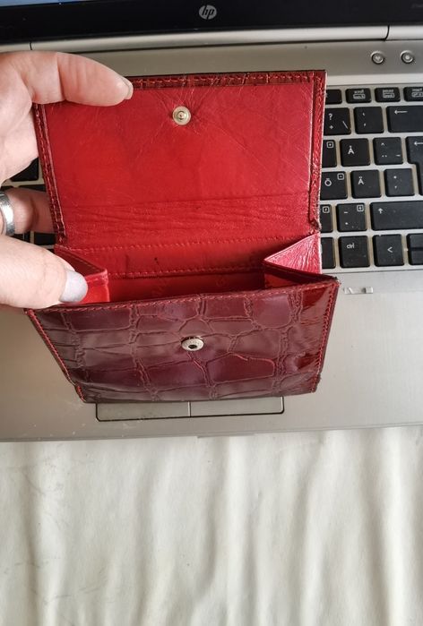 Портмонета естествен материал