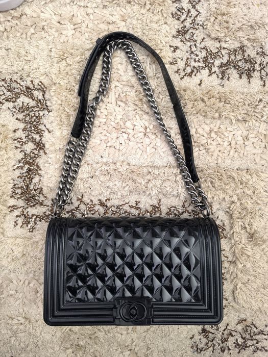 Черна гумирана чанта по модел на Chanel