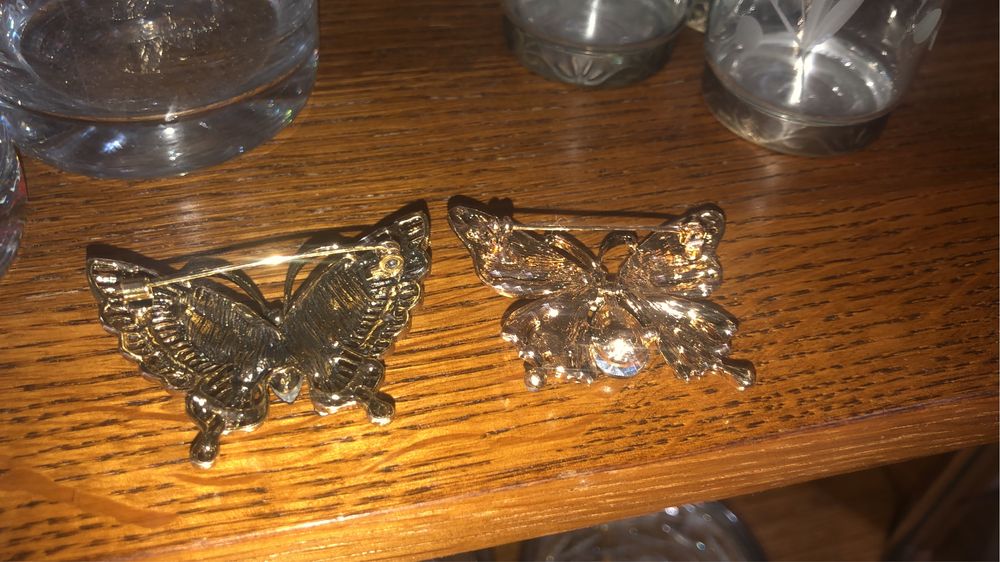 Продам броши