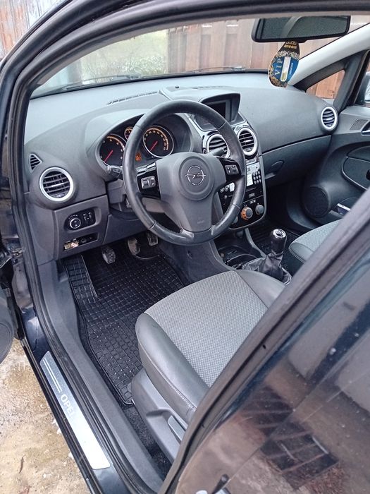 Vând Opel corsa d