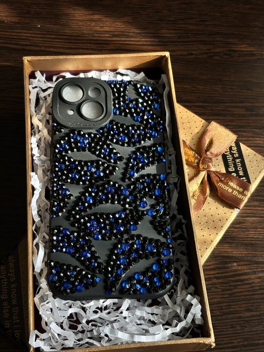 Продам чехол со стразами ручной работы