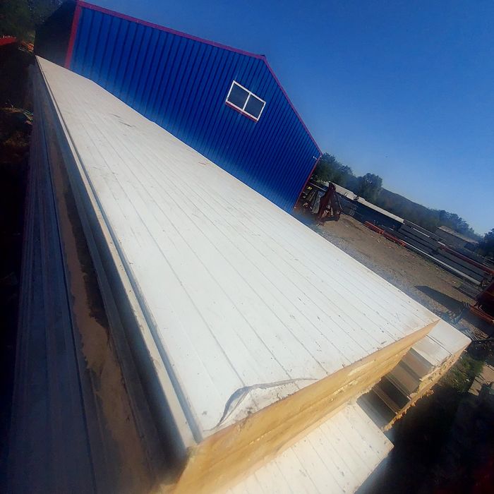 Vând panou Sandwich grosime  de 10 .