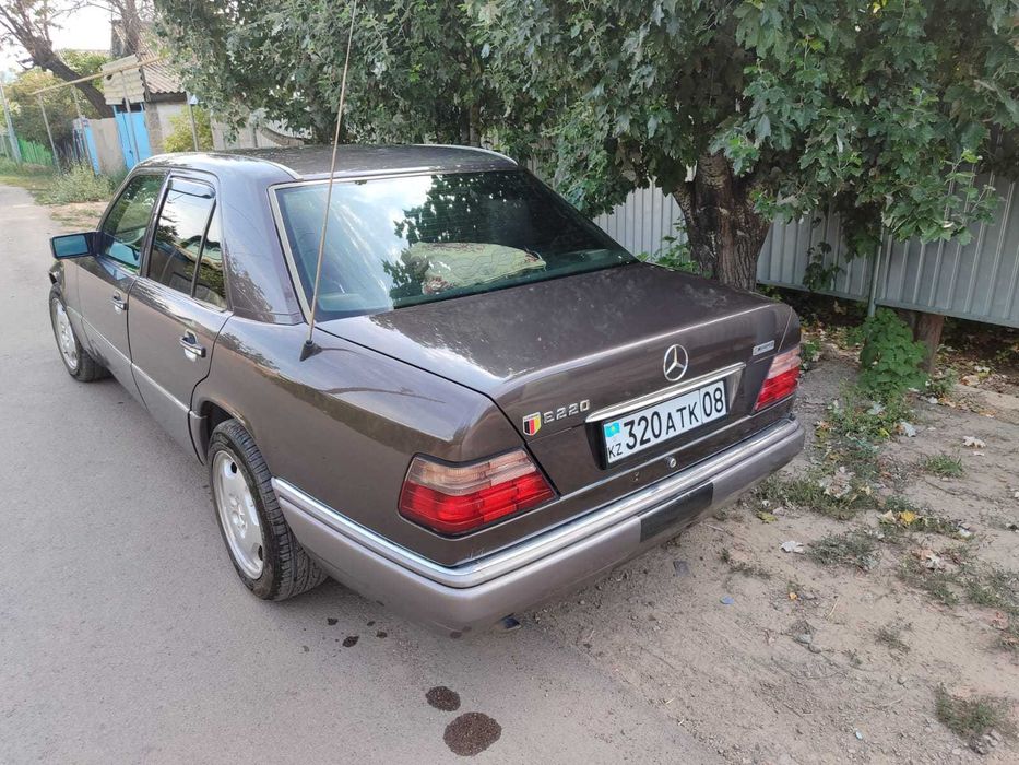 Мерседес 124 Е220