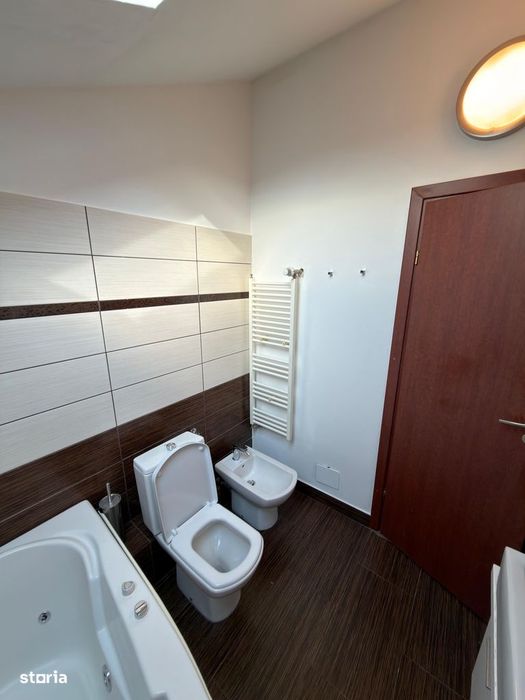 Apartament 3 camere decomandate, dispus pe două nivele
