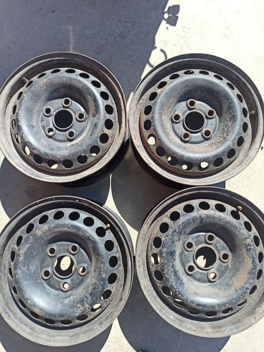 Продавам четири броя оригинални 16" джанти с тазове за транспортер Т5