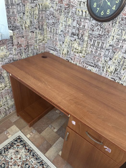 Продам стол учебный, для компьютера