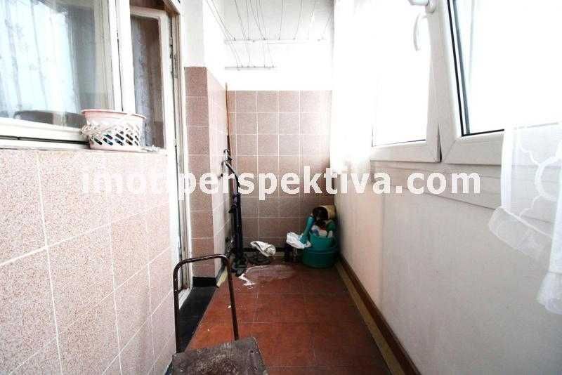 реф.18390 Три отделни стаи, среден етаж-Гагарин!