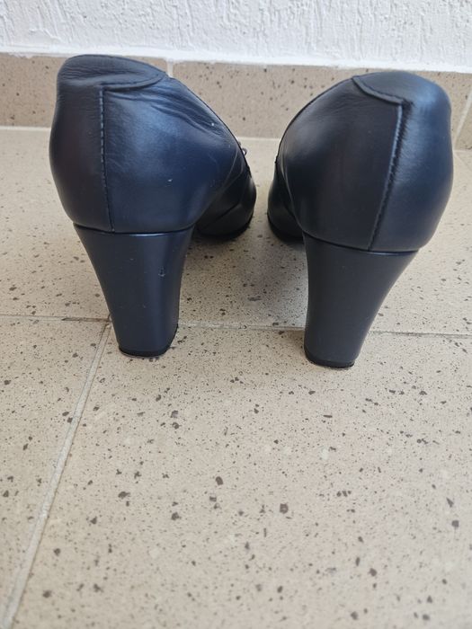 Pantofi cu toc din piele naturala