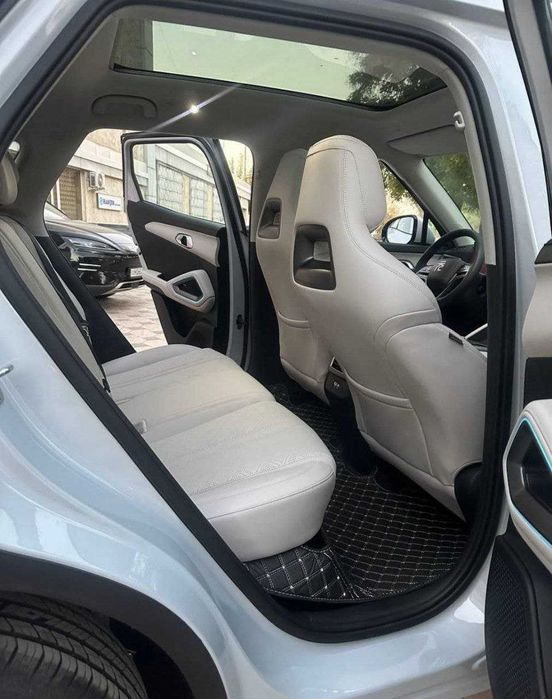 byd yuan up smart 4-pazitsia eng fuli