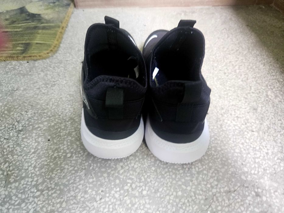 Нови оригинални детски маратонки Nike, 39 номер
