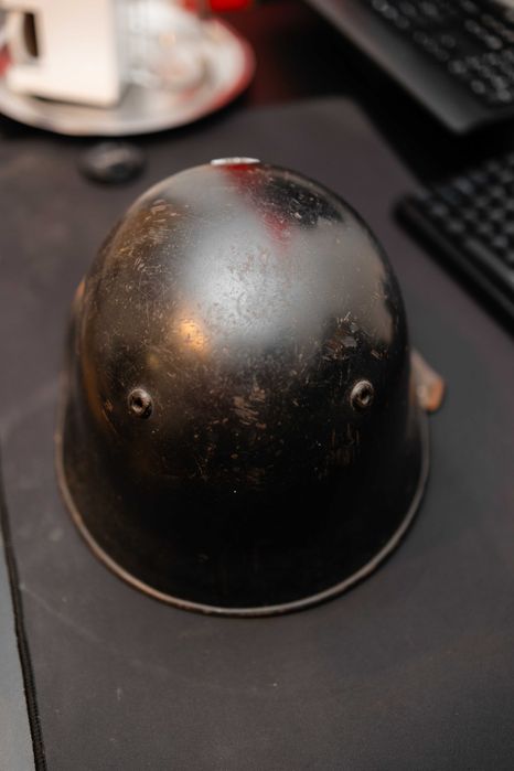 Casca veche de pompier elvețian–model metalic interbelic/WW2 1940–1960