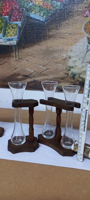 Set de 12 pahare cu suporturi   din  lemn