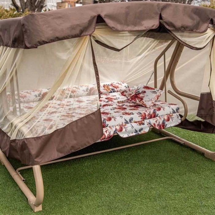 Садовые качели с сеткой