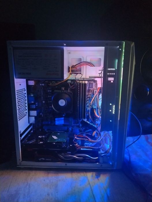 Bună vând PC gaming