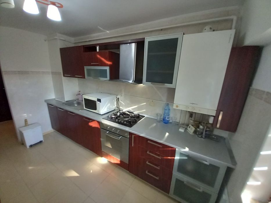 Închiriez apartament ultracentral cu vedere la parc etaj 2