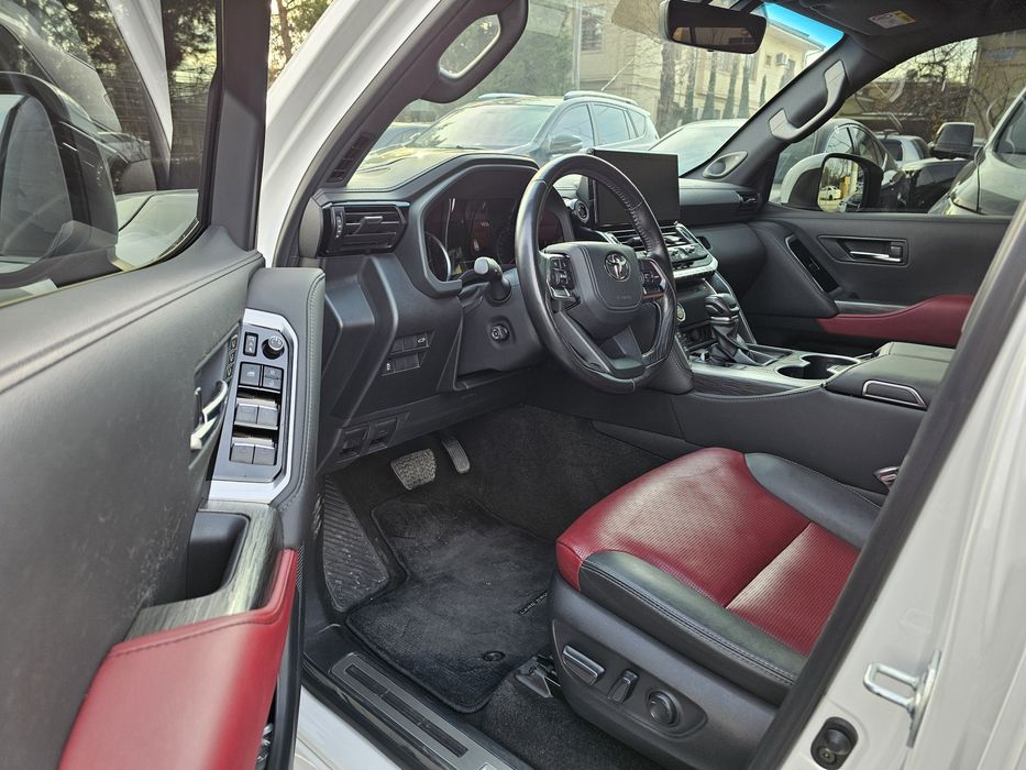 TOYOTA LAND CRUISER. 300. 3.5 Tvin turbo. Yili 2023. Yurgani 36000