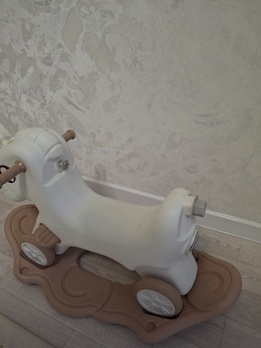 Продам Лошадку качалку Беговел