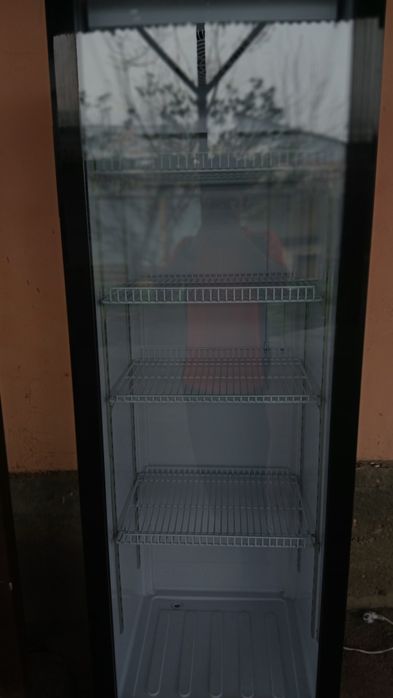 Продаю холодильник практически новый