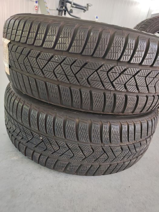 2 бр зимни 225/55/17 Pirelli 22г