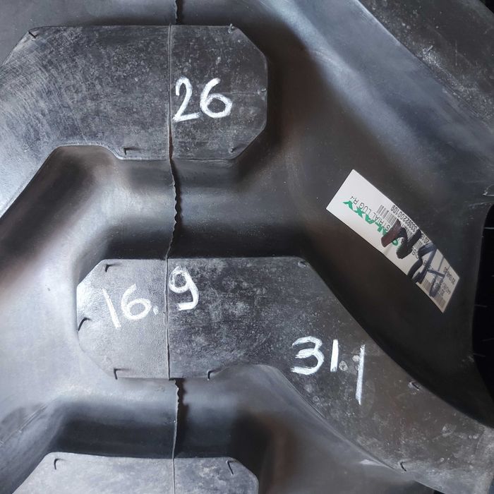 Шины 16.9-28 для экскаватора погрузчика