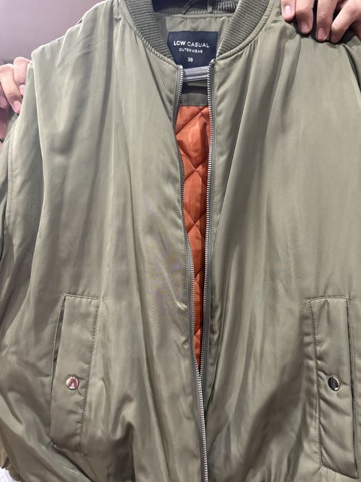 Продавам дамско яке тип бомбър – LC Waikiki