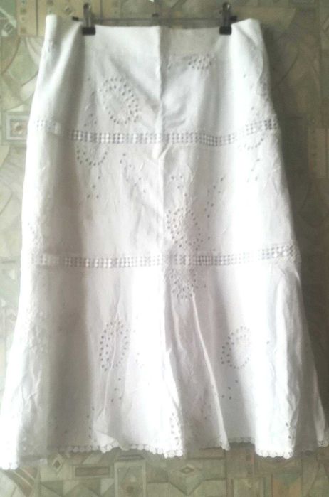 Fusta alba de in cu broderie si dantela , 46