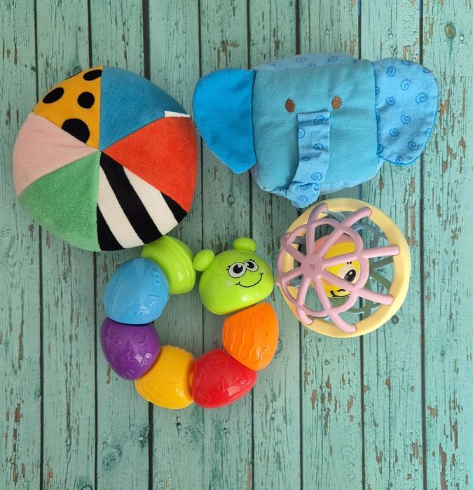 Игрушки по 700 тг