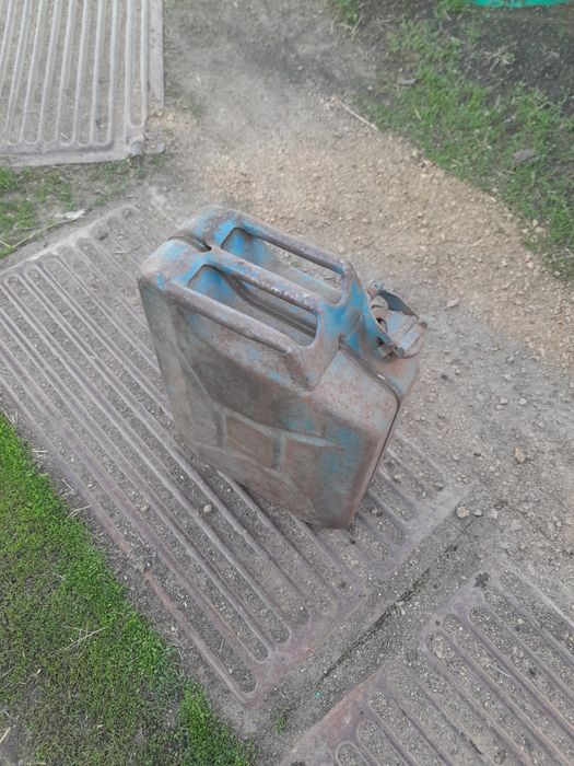 Продам фляги, бачки, канистры.